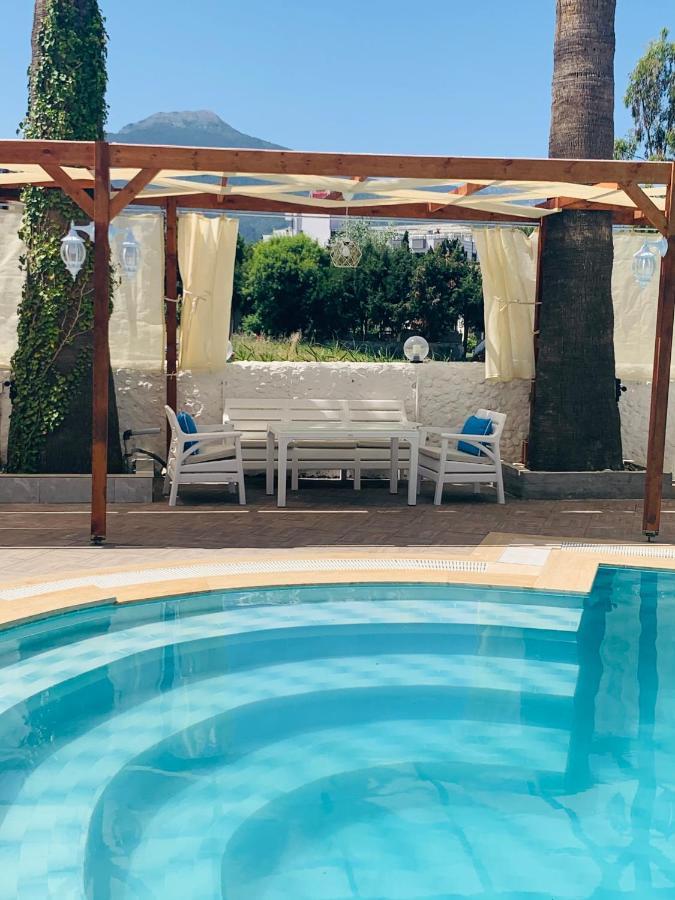 Holiday Hotel Kusadası Zewnętrze zdjęcie
